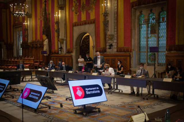 Reunión del patronato de Mobile World Capital Barcelona en el Saló de Cent del Ayuntamiento de Barcelona.