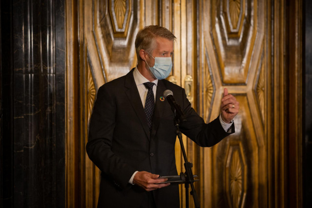 El director de la GSMA, Mats Granryd, comparece en rueda de prensa antes de la reunión del patronato de la Mobile World Capital Barcelona que se ha celebrado en el Ayuntamiento de Barcelona.
