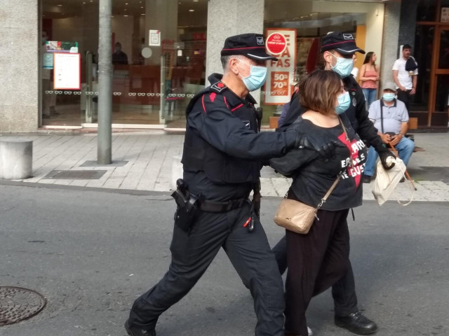 Una de los dos detenidos en Barakaldo durante los alktercados de Vox en un miti