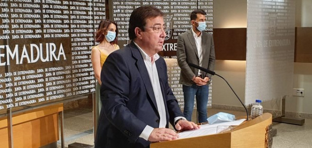 Guillermo Fernández Vara, en la sala de prensa de la Junta.