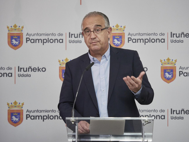 El alcalde de Pamplona, Enrique Maya, ofrece una rueda de prensa el día en el que de celebrarse hubieran comenzado los Sanfermines 2020, en Pamplona, Navarra (España), a 6 de julio de 2020. Maya ha vuelto a enviar un mensaje de 