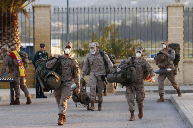 Militares españoles y extranjeros regresan de Mali tras la paralización temporal de actividades por COVID-19. Málaga a 17 de abril del 2020
