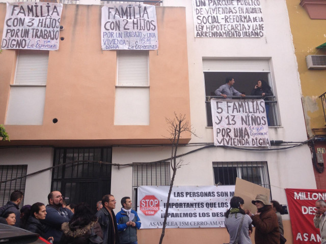 Bloque de viviendas ocupado ilegalmente en Sevilla.