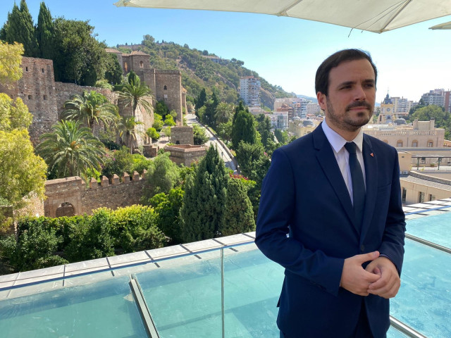 El ministro de Consumo, Alberto Garzón, en una entrevista con la Cadena SER.