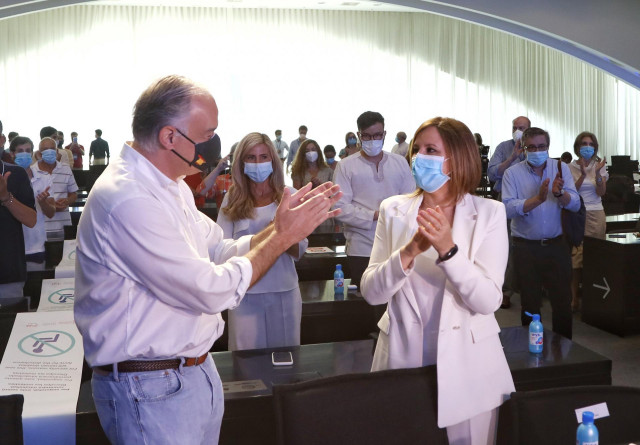 El vicepresidente del Grupo Popular Europeo, Esteban González Pons, junto a la portavoz municipal del PP en el Ayuntamiento de València, María José Català