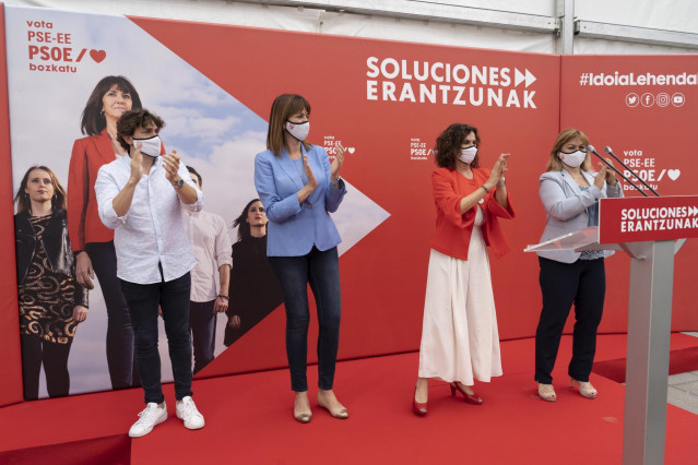 Cierre de campaña del PSE-EE  en San Sebastián con la ministra María Jesús Montero y la candidata socialista a lehendakari, Idoia Mendia