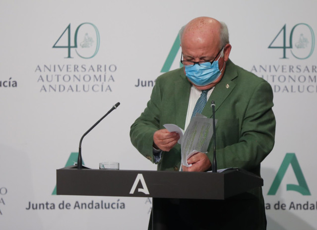 El consejero de Salud y Familias, Jesús Aguirre durante la rueda de prensa posterior al Consejo de Gobierno de la Junta de Andalucía. Foto de archivo