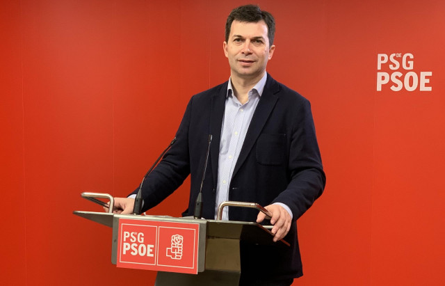 El secretario xeral del PSdeG, Gonzalo Caballero, en la sede de la formación socialista