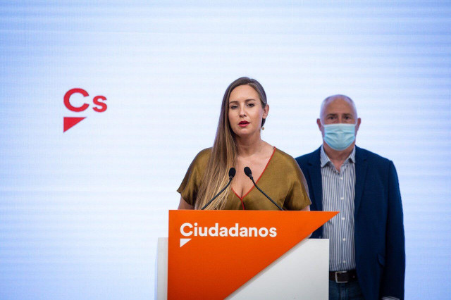 La portavoz de la Ejecutiva de Ciudadanos, Melisa Rodríguez, y José Manuel Gil, diputado de PP+Cs electo por Álava en los comicios autonómicos vascos del 12 de julio de 2020, en rueda de prensa en la sede del partido.