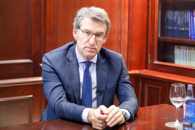 El presidente de la Xunta de Galicia y candidato a la reelección por el PP, Alberto Núñez Feijóo, durante una entrevista para Europa Press, en Vigo, Pontevedra, Galicia (España), a 30 de junio de 2020.