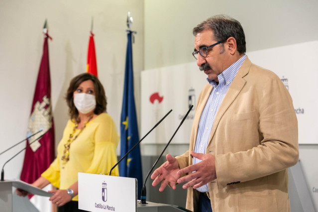 El consejero de Sanidad, Jesús Fernández Sanz, en rueda de prensa.