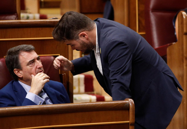 El portavoz del PNV, Aitor Esteban, y el de ERC, Gabriel Rufián.