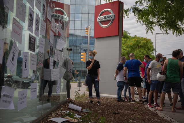 Trabajadores de Nissan protestando por el cierre de sus instalaciones en Barcelona.