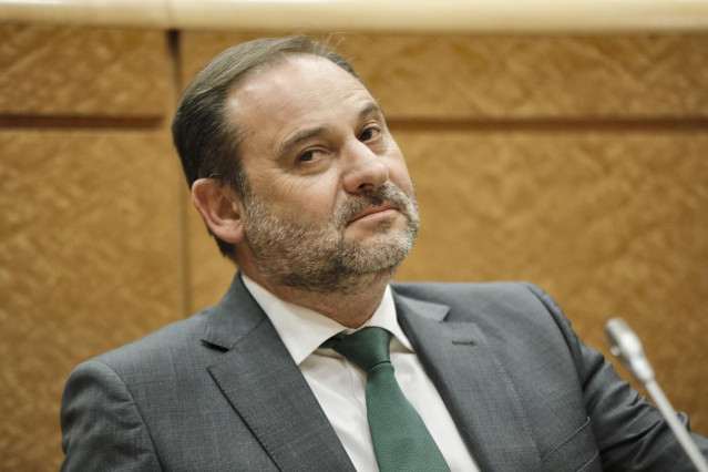 El ministro de Transportes, Movilidad y Agenda Urbana, José Luis Ábalos, durante una sesión de control al Gobierno en el Senado