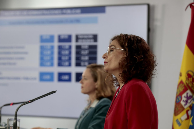 La ministra de Asuntos Económicos y de Transformación Digital de España, Nadia Calviño, y la Ministra de Hacienda y portavoz del Gobierno, María Jesús Montero