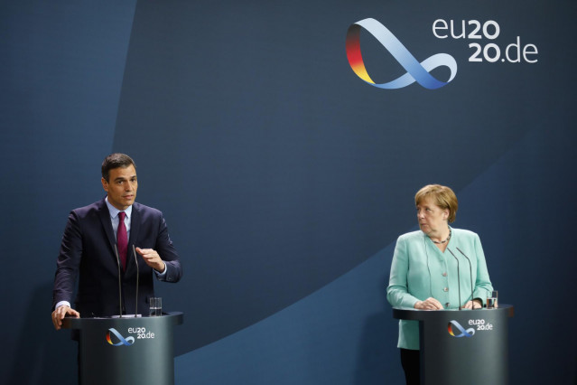 14 July 2020, Berlin: German Chancellor Angela Merkel (R) and Spanish Prime Minister Pedro Sanchez deliver a joint statement prior to their meeting at the German Chancellery. Photo: Markus Schreiber/AP POOL/dpa