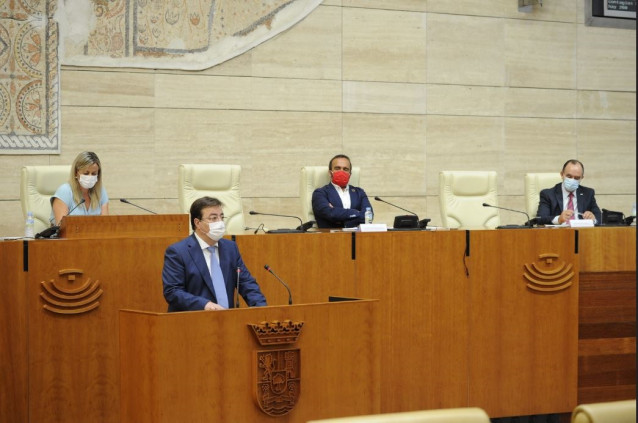 El presidente de la Junta de Extremadura, Guillermo Fernández Vara, en el debate sobre el Estado de la Región