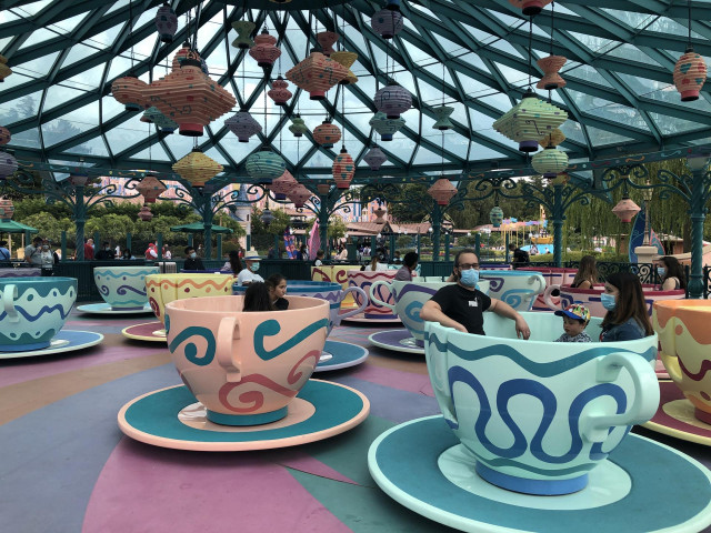 15 July 2020, France, Paris: Visitors ride the Teacups at Disneyland Paris as it reopens after closing due to the coronavirus pandemic. Photo: Damon Smith/PA Wire/dpa