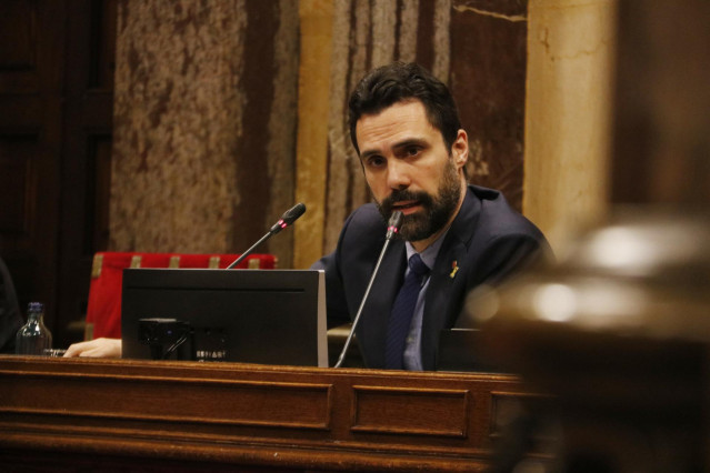El presidente del Parlament de Cataluña, Roger Torrent, en el pleno de la Cámara autonómica.