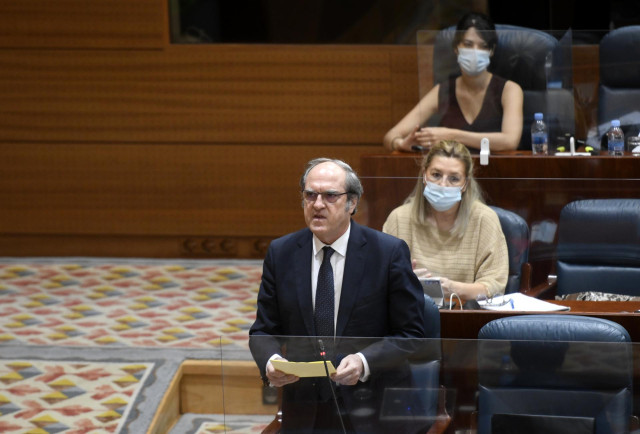 El portavoz del PSOE en la Asamblea de Madrid, Ángel Gabilondo, realiza una pregunta durante una sesión de control al Gobierno de la Comunidad en Madrid (España), a 9 de julio de 2020. Entre otras cuestiones, el pleno debate una iniciativa de Vox para que