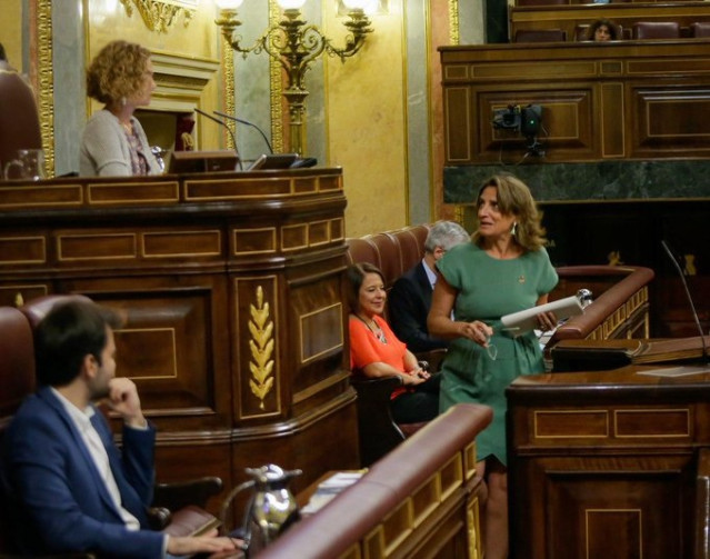La vicepresidenta para la Transición Ecológica, Teresa Ribera, ante el Pleno del Congreso