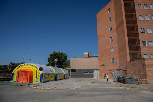 Hospital de campaña para atender a enfermos de coronavirus junto al Hospital Universitario Arnau de Vilanova de Lleida, capital de la comarca del Segrià, en Lleida, Catalunya (España), a 6 de julio de 2020. El presidente de la Generalitat, Quim Torra, anu