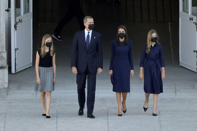 La princesa Leonor, el Rey Felipe VI, la Reina Letizia y la infanta Leonor llegan a la Plaza de la Armería del Palacio Real, donde celebra este jueves el homenaje de Estado a las víctimas de la pandemia.  En Madrid (España), a 16 de julio de 2020.