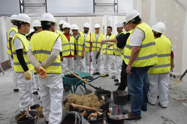 Trabajadores de la construcción reciben formación