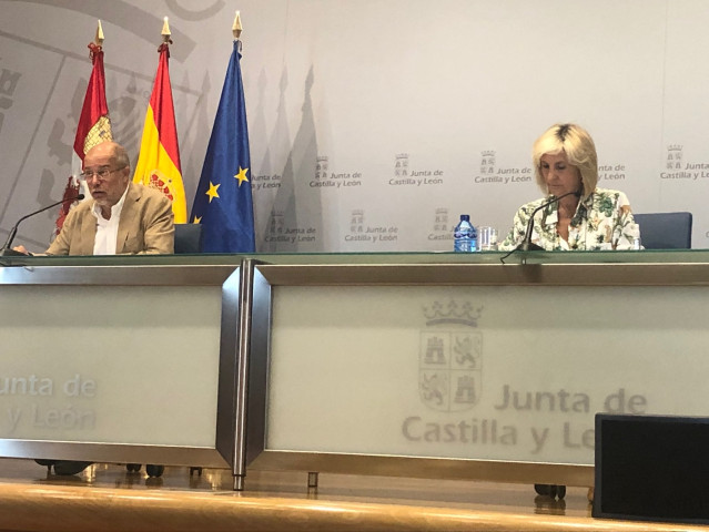 AMP.- La mascarilla y la distancia de 1,5 metros será obligatoria en CyL desde el sábado