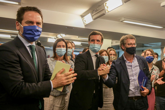 El presidente nacional del PP, Pablo Casado, el presidente de la Xunta de Galicia, Alberto Núñez Feijóo, y el secretario general del PP, Teodoro García Egea, durante la reunión del Comité Ejecutivo del PP. En Madrid (España), a 15 de julio de 2020.