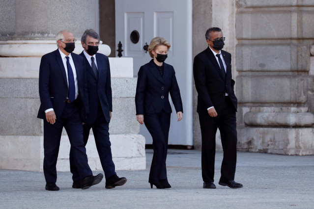 El Alto Representante de la UE,  Josep Borrell; el presidente del Parlamento Europeo, David Sassoli; la presidenta de la Comisión Europea, Ursula von der Leyen y el director general de la Organización Mundial de la Salud, Tedros Adhanom Ghebreyesus (d),