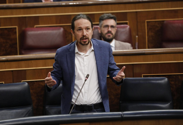El vicepresidente segundo del Gobierno, Pablo Iglesias, responde a una pregunta durante la primera sesión de control al Gobierno