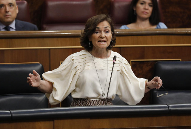 La vicepresidenta Carmen Calvo durante una sesión de control al Gobierno en el Congreso