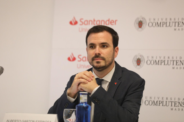 El ministro de Consumo, Alberto Garzón, participa en la ponencia 'Cambio de paradigma del consumo en el contexto post-Covid y en el Horizonte 2030' durante la primera jornada de la XXXIII Edición de los Cursos de Verano en San Lorenzo de El Escorial, Madr
