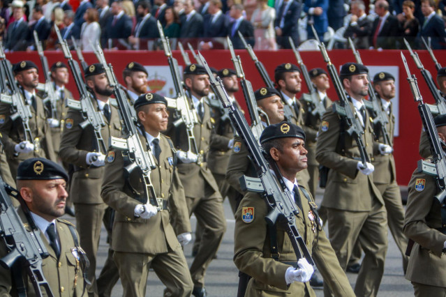 Militares participantes en el desfile del Día de la Fiesta Nacional de 2019.