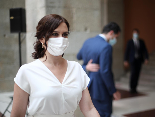 La presidenta de la Comunidad de Madrid, Isabel Díaz Ayuso, tras el balance realizado con el vicepresidente, consejero de Deportes, Transparencia y portavoz, Ignacio Aguado, del primer año desde la firma del acuerdo de Gobierno, en la Real Casa de Correos