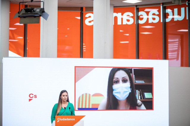 La portavoz de la Ejecutiva de Ciudadanos, Melisa Rodríguez, y la portavoz del partido en el Parlament de Cataluña, Lorena Roldán, en una rueda de prensa telemática en la sede de Cs en Madrid.