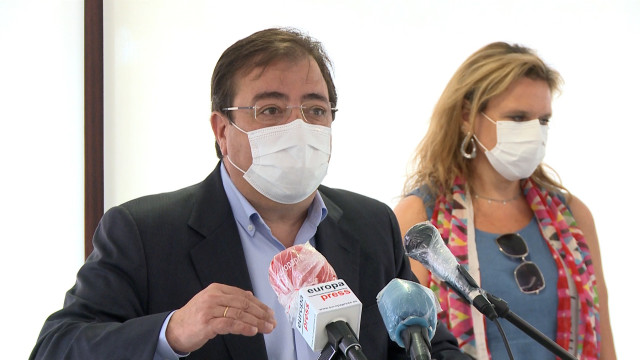 El presidente de la Junta, Guillermo Fernández Vara, en la reapertura del balneario El Raposo