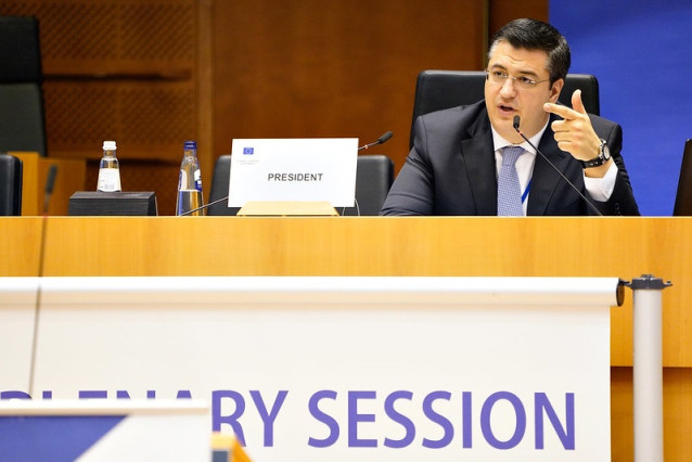El presidente del Comité de las Regiones de la UE, Apostolos Tzitzikostas, durante la 139ª sesión plenaria del Comité Europeo de las Regiones celebrada en Bruselas, (Bélgica), a 30 de junio de 2020.