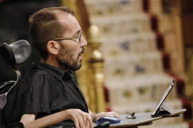 El portavoz de Unidas Podemos en el Congreso, Pablo Echenique, interviene en  una sesión plenaria en el Congreso de los Diputados, en Madrid (España), a 21 de julio de 2020. Durante el pleno, el Congreso debate y vota, para su aprobación definitiva, las m