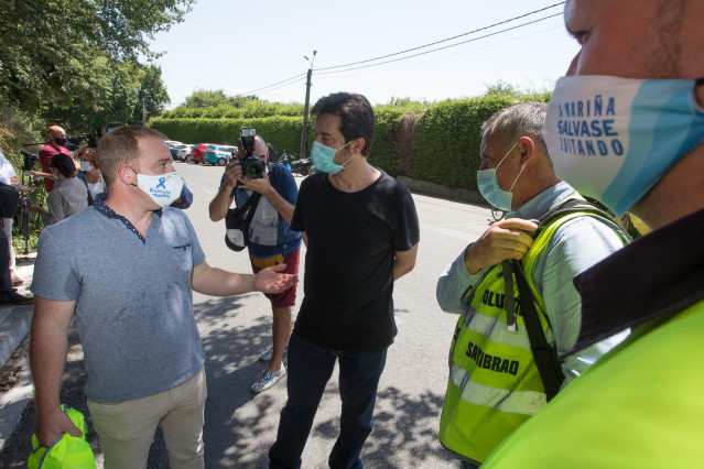 El diputado de Unidas Podemos Rafa Mayoral tras haber asistido a la reunión de trabajadores de Alcoa con el comité de empresa en la planta de San Cibrao, Lugo, Galicia (España), a 22 de julio de 2020. La reunión se produce después de que UGT FICA y CC.OO.