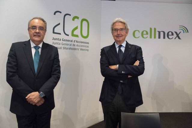 El consejero delelgado de Cellnex Telecom, Tobías Martínez, y el presidente, Franco Bernabè, en la junta de accionistas de 2020