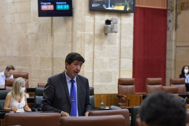 El vicepresidente de la Junta y consejero de Turismo, Regeneración, Justicia y Administración Local, Juan Marín, durante la sesión de control