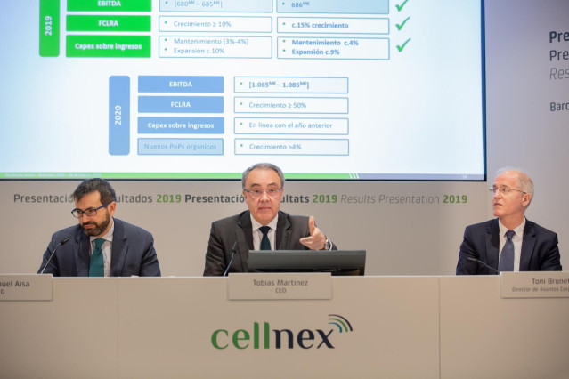(I-D) El director de Finanzas y Desarrollo Corporativo de Cellnex, José Manuel Aisa, el CEO de Cellnex Telecom, Tobías Martínez, y el director de Asuntos Públicos y Corporativos, Toni Brunet, comparecen para presentar los resultados del año 2019 de la emp