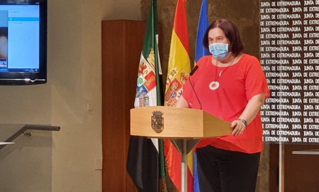 La consejera de Agricultura de la Junta de Extremadura, Begoña García Bernal, en rueda de prensa