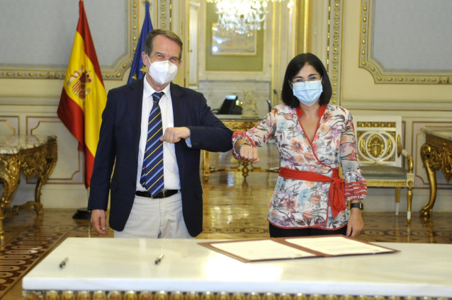 El presidente de la FEMP, Abel Caballero, y la ministra de Política Territorial y Función Pública, Carolina Darias