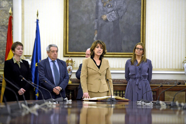 La nueva fiscal general del Estado, Dolores Delgado, toma posesión como miembro nato del Consejo Fiscal, órgano consultivo en el que están representadas las asociaciones de fiscales que obtuvieron esta plaza en elecciones realizadas en la carrera y en las