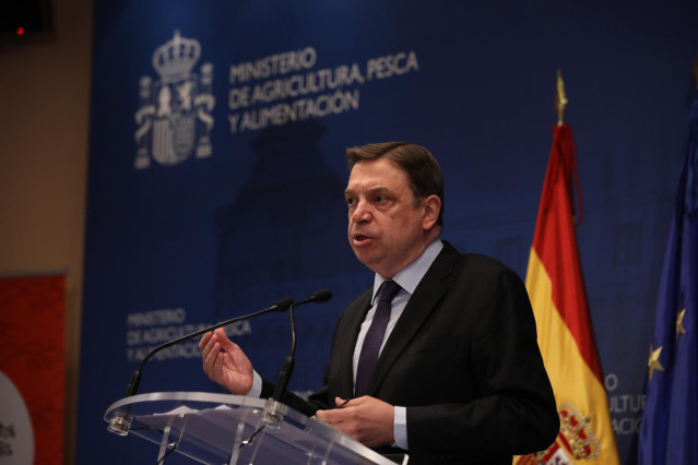El ministro de Agricultura, Pesca y Alimentación, Luis Planas ofrece una rueda de prensa en la sede del Ministerio, previa a la Conferencia Sectorial de Agricultura y Desarrollo Rural, en Madrid (España), a 23 de julio de 2020.