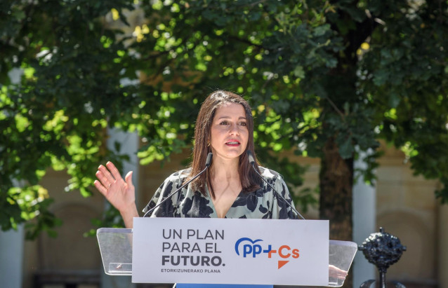 La presidenta de Ciudadanos, Inés Arrimadas, durante su intervención en el acto central de campaña de la coalición PP+C´s en la Casa de Juntas de Gernika. En Guernika, Vizcaya, País Vasco (España) a 5 de julio de 2020.