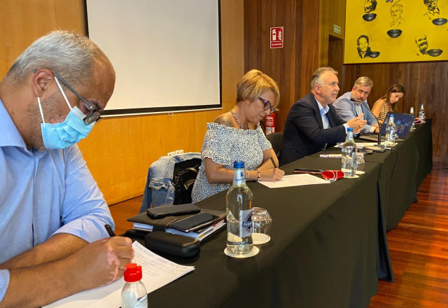 La dirección del PSOE analiza con los alcaldes socialistas varios temas de actualidad